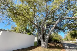 1330 S Jefferson Ave, Sarasota, FL 34239 - Photo 31