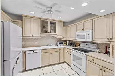 1633 Boathouse Circle #232, Sarasota, FL 34231 - Photo 15