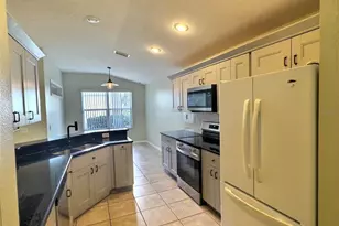 339 Fareham Dr, Venice, FL 34293 - Photo 5