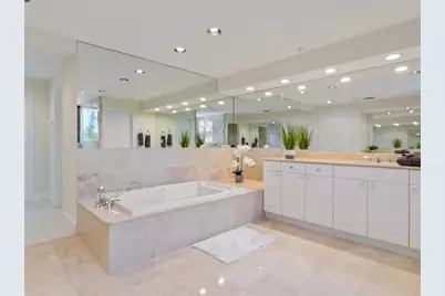 1511 Gulf Of Mexico Drive #201, Longboat Key, FL 34228 - Photo 17