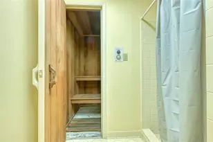 2446 Clubhouse Cir, Sarasota, FL 34232 - Photo 37