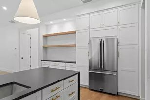 2135 Datura St, Sarasota, FL 34239 - Photo 9
