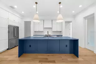 2135 Datura St, Sarasota, FL 34239 - Photo 9