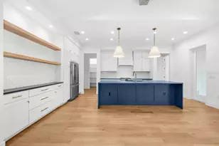 2135 Datura St, Sarasota, FL 34239 - Photo 7