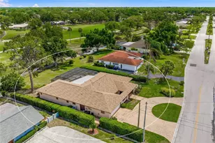 4806 W Country Club Dr, Sarasota, FL 34243 - Photo 3