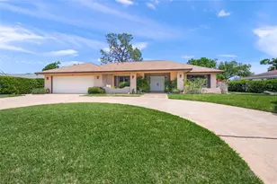 4806 W Country Club Dr, Sarasota, FL 34243 - Photo 5
