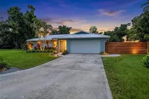 4230 Shady Oaks Ct, Sarasota, FL 34233 - Photo 3