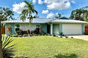 4230 Shady Oaks Ct, Sarasota, FL 34233 - Photo 1