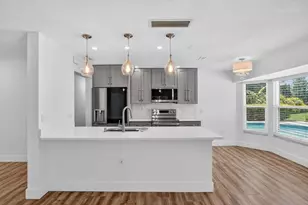 4230 Shady Oaks Ct, Sarasota, FL 34233 - Photo 11