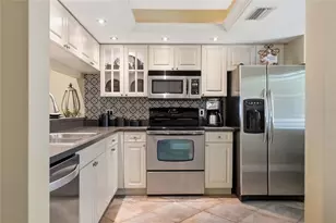 4242 Madeira Ct, Sarasota, FL 34233 - Photo 5