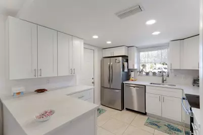 309 57th Street, Holmes Beach, FL 34217 - Photo 9