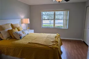 6896 W Country Club Ln, Sarasota, FL 34243 - Photo 9