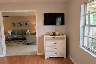 6896 W Country Club Ln, Sarasota, FL 34243 - Photo 17