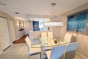 6896 W Country Club Ln, Sarasota, FL 34243 - Photo 5