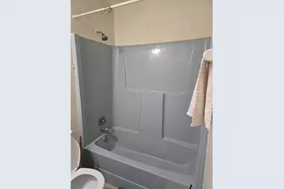 208 58th Avenue E, Bradenton, FL 34203 - Photo 9