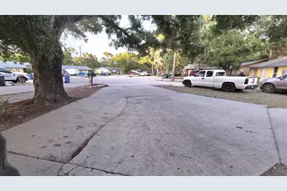 208 58th Avenue E, Bradenton, FL 34203 - Photo 3