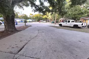 208 58th Ave E, Bradenton, FL 34203 - Photo 3