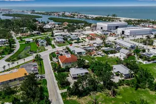 105 Shore Rd, Nokomis, FL 34275 - Photo 11