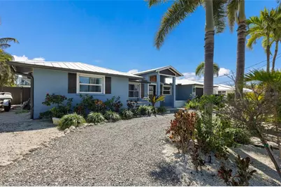 517 70th Street, Holmes Beach, FL 34217 - Photo 3