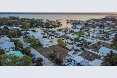 907 22nd Avenue W, Palmetto, FL 34221 - Photo 9