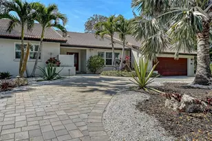 5231 Siesta Cove Dr, Sarasota, FL 34242 - Photo 5