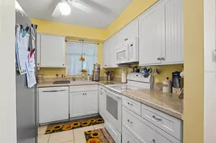 1327 Glendale Cir W, Sarasota, FL 34232 - Photo 7