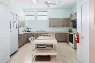 1327 Glendale Cir W, Sarasota, FL 34232 - Photo 25