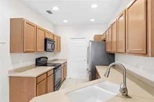 3730 82nd Ave Cir E, Sarasota, FL 34243 - Photo 11