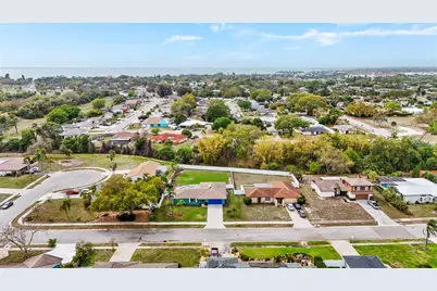 7320 Meadowbrook Drive, Sarasota, FL 34243 - Photo 35