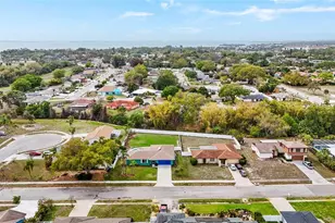 7320 Meadowbrook Dr, Sarasota, FL 34243 - Photo 35