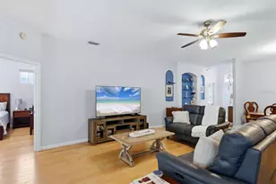 6726 W Country Club Ln, Sarasota, FL 34243 - Photo 7