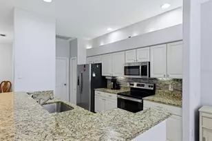 6726 W Country Club Ln, Sarasota, FL 34243 - Photo 15