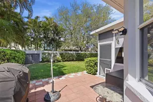 6726 W Country Club Ln, Sarasota, FL 34243 - Photo 27
