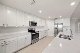 10805 Tarflower Dr, Venice, FL 34293 - Photo 5