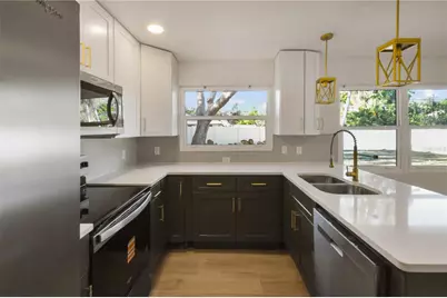 3141 Irving Street, Sarasota, FL 34237 - Photo 9