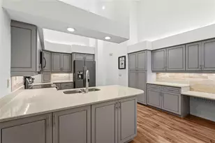 4531 Las Brisas Ln, Sarasota, FL 34238 - Photo 5