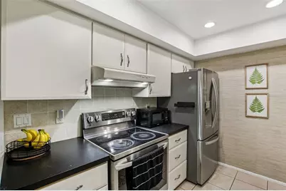 5753 Colonial Oaks Boulevard, Sarasota, FL 34232 - Photo 13