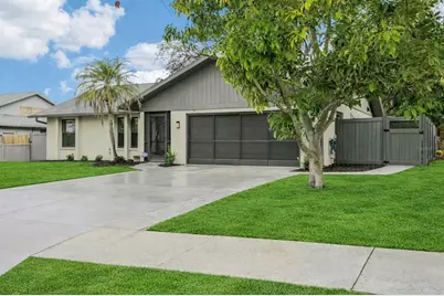 5753 Colonial Oaks Boulevard, Sarasota, FL 34232 - Photo 1