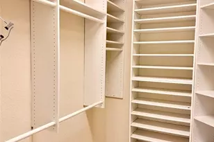 7402 Fairlinks Ct, Sarasota, FL 34243 - Photo 11