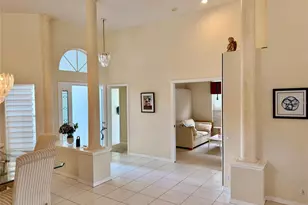 7402 Fairlinks Ct, Sarasota, FL 34243 - Photo 9