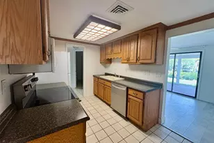 605 Barnes Pkwy, Nokomis, FL 34275 - Photo 9