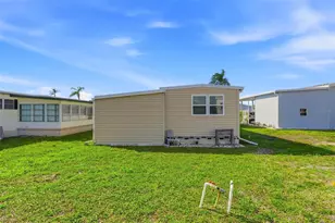 7263 Mt Essex Dr NE, Saint Petersburg, FL 33702 - Photo 25