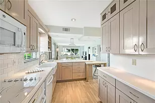 4405 Mt Vernon Dr, Bradenton, FL 34210 - Photo 17