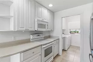 1418 Burgos Dr, Sarasota, FL 34238 - Photo 15