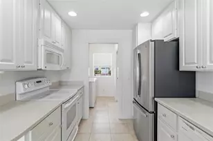 1418 Burgos Dr, Sarasota, FL 34238 - Photo 13