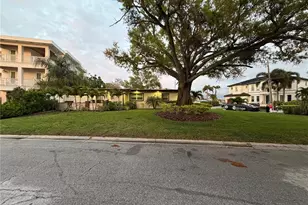 25 Sandpiper Rd, Tampa, FL 33609 - Photo 5