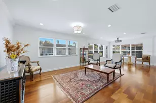 2713 Riverbluff Ct, Sarasota, FL 34231 - Photo 7