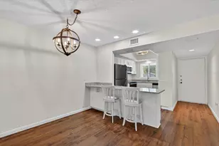 2522 Clubhouse Dr, Sarasota, FL 34232 - Photo 11