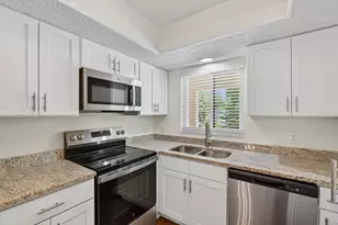 2522 Clubhouse Dr, Sarasota, FL 34232 - Photo 3