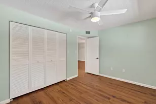2522 Clubhouse Dr, Sarasota, FL 34232 - Photo 21